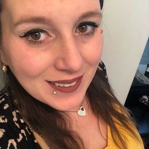 Meet your Posher, Cassandra